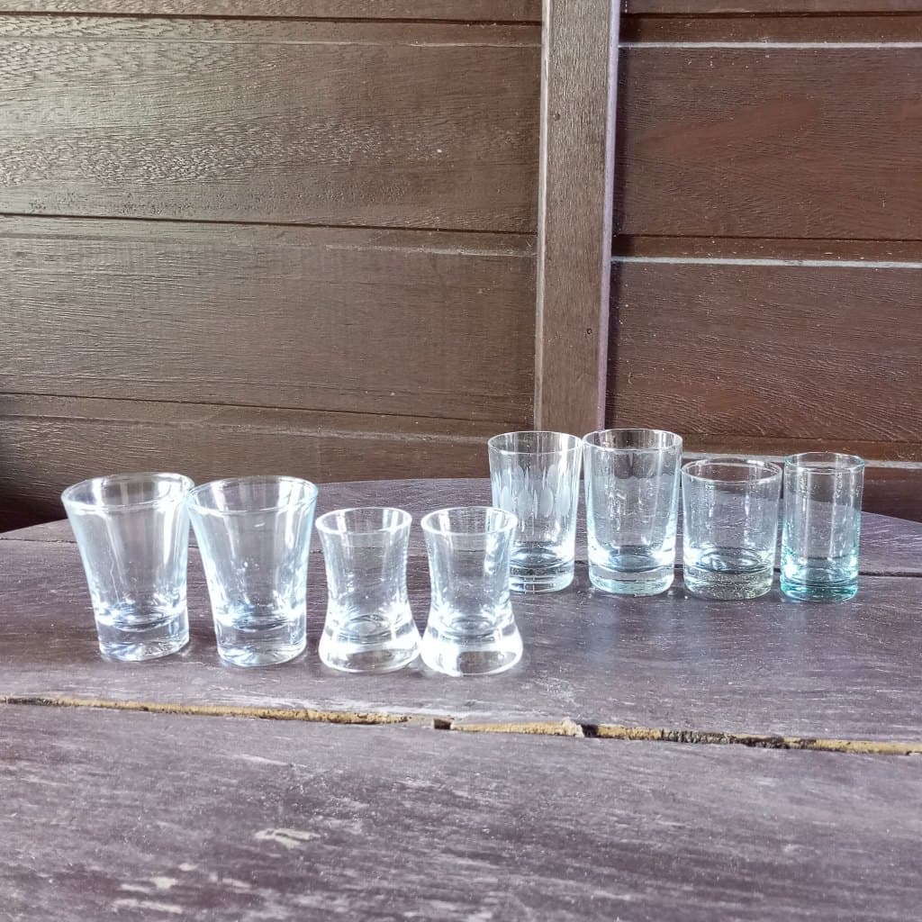 8 copinhos variados para aguardente, licor ou para shot