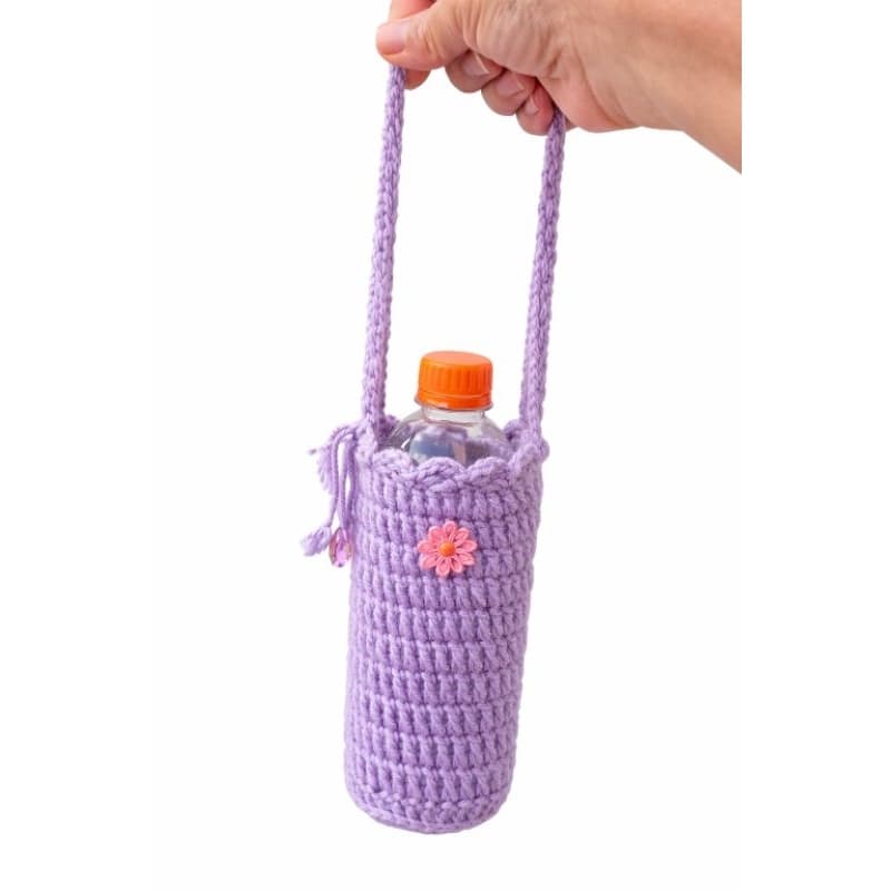 suporte para garrafa artesanal crochê. porta garrafa com alça. capa para  garrafa de 500 ml.em crochê com alça
