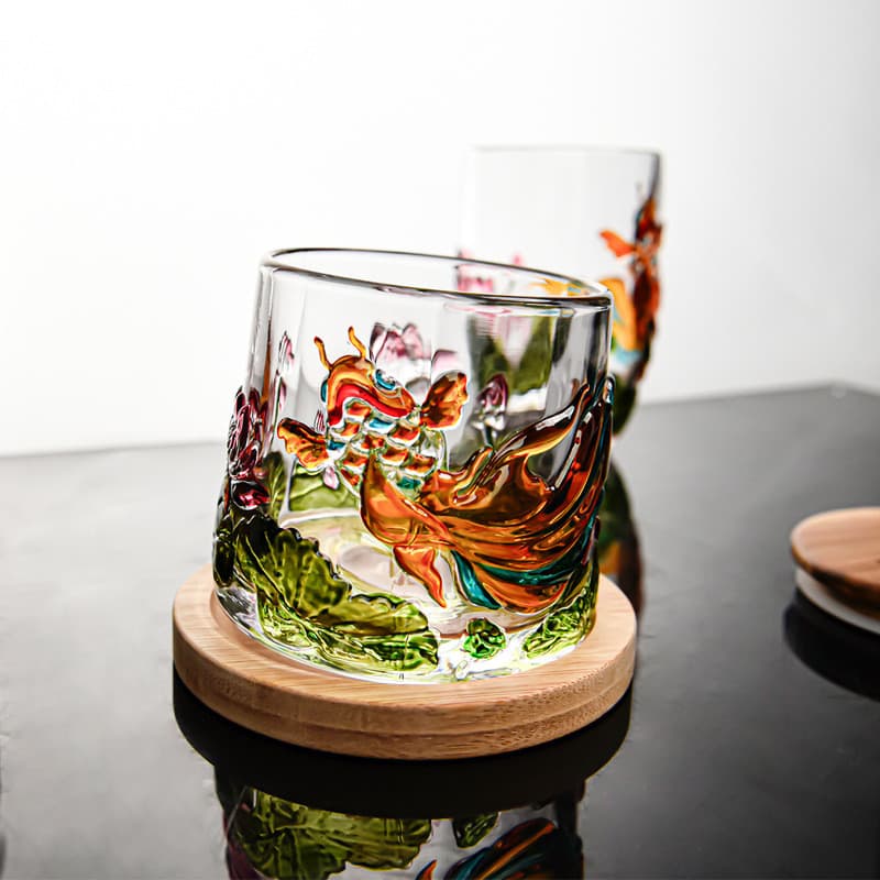 Copo giratório de vidro pintado em estilo chinês com base, copo de whisky, copo de vidro, copo com peixe koi e lótus, co